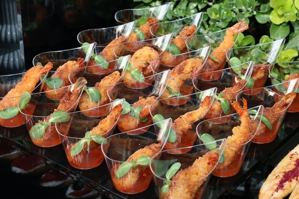 How does ambiance influence the success of kitchen restaurants in the uk?